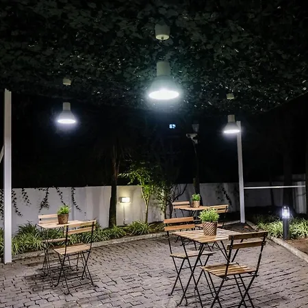 4U Lisbon Airport Suites-3